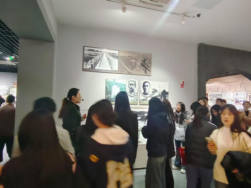 “緬懷英烈  致敬英雄” ——山東省菏澤藝術(shù)學(xué)校走進(jìn)冀魯豫邊區(qū)紀(jì)念館